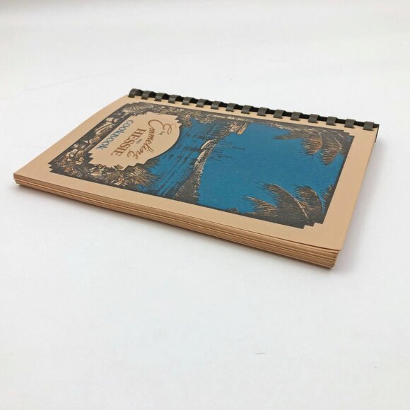 The Emmeline and Hessie Cookbook St Simons Island Georgia Seafood 1st Ed Signed - Picture 4 of 8